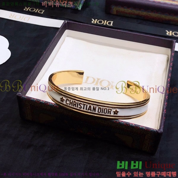 ��� ���� D833104-1