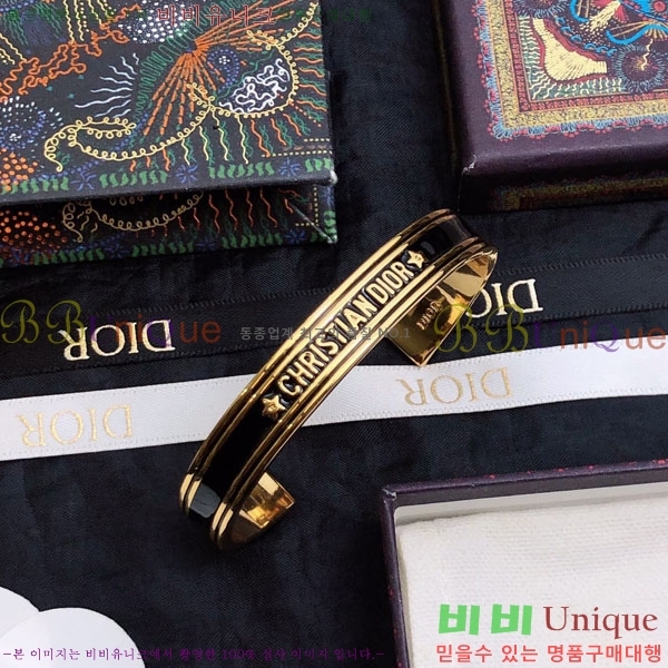 ��� ���� D833104-2