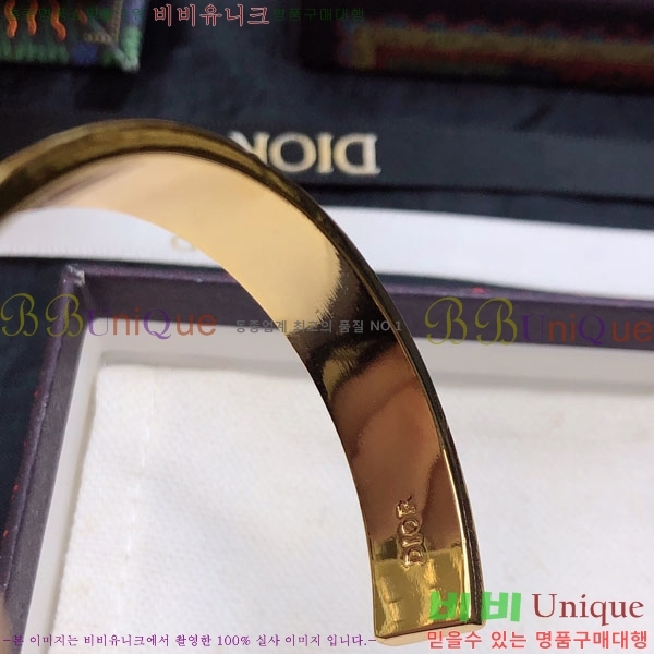 ��� ���� D833104-2