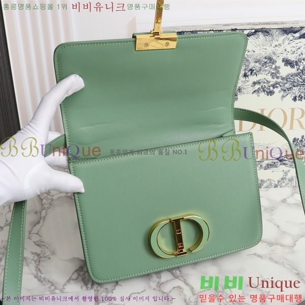 ��� 30 ������ ũ�ν��� 28D876581-4