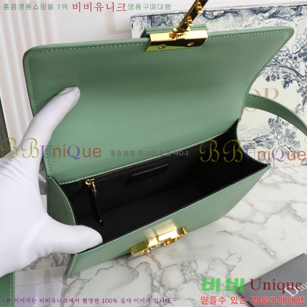 ��� 30 ������ ũ�ν��� 28D876581-4