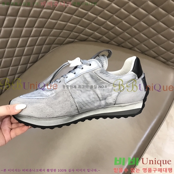 ���� �߷�Ƽ�� ����Ŀ�� 29VT24821-3