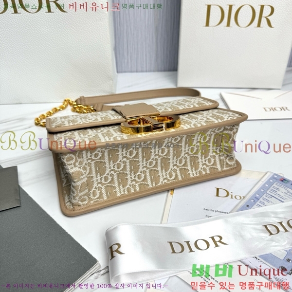 # 30  üι M9208-1001